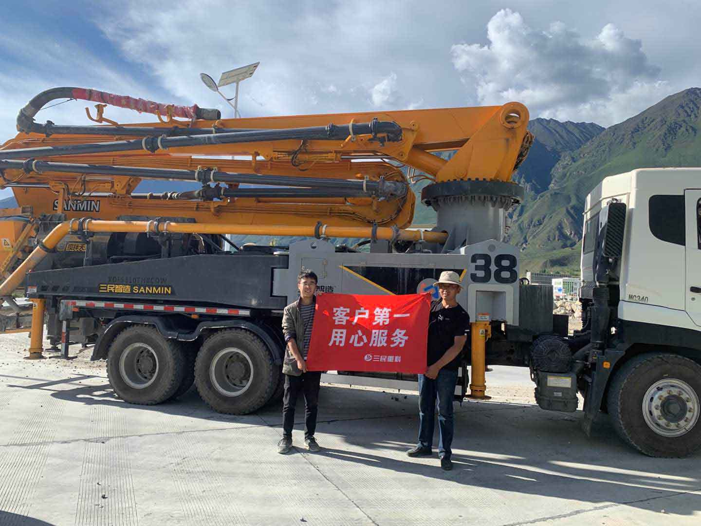 混凝土泵車(chē) 混凝土泵車(chē)