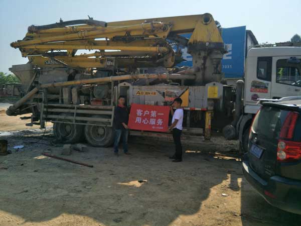 混凝土泵車(chē) 混凝土泵車(chē)